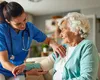 Ce salariu poate câștiga  un român care îngrijește bătrâni în Germania. Veniturile au crescut considerabil în acest sector
