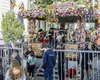 Zeci de cerșetori fac bani frumoși la Pelerinajul de la moaștele Sfintei Parascheva. O femeie din Republica Moldova a strâns 2.000 de lei în câteva ore, mințind că fiica sa este imobilizată în scaun cu rotile