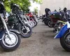 Motocicliștii vor putea trece legal printre mașini la semafor. Vor circula inclusiv pe benzile destinate transportului în comun