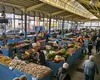 Prețurile „psihologice” au ajuns și pe tarabe în piețe. Comercianții spun că oamenii se uită cu atenție înainte de a cumpăra