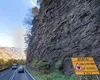 Incident pe Valea Oltului. Trafic oprit după ce plasele de siguranță s-au desprins de pe versanți