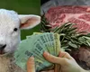 Cât vor plăti românii de Paște pentru carnea de miel cumpărată de la Carrefour, Lidl sau Kaufland