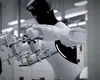 Roboții umanoizi din China pot fi închiriați pentru evenimente, dar tehnologia rămâne limitată