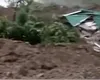 Alunecare masivă de teren după inundaţii: sunt cel puţin 20 de morţi şi case distruse VIDEO
