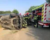Imagini terifiante după un accident în Lugoj. Un pensionar a murit lângă soţia sa, după ce a intrat cu maşina într-un parapet şi apoi s-a răsturnat