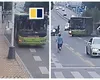 Un șofer de autobuz a oprit în stație și a fugit la toaletă, dar a uitat să tragă frâna de mână. Panică totală, cum au fost salvați călătorii