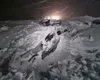 FOTO şi VIDEO: O avalanşă a îngropat cabana Capra în nămeţi. Circulaţie închisă sau restricţionată pe tronsoane din A1