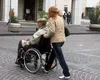 Cum poți lucra ca badantă sau menajeră în Italia