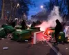 Proteste masive în Franţa după ce moţiunea de cenzură a picat la limită