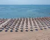 Turiștii sunt revoltați de regula prin care îți poți pierde șezlongul, chiar dacă l-ai rezervat: ”O să aibă zero clienți”