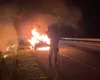 Incendiu la un autoturism care circula pe A1. O maşină echipată cu instalaţie GPL s-a făcut scrum