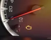 Ce înseamnă dacă ți se aprinde acest bec în bordul mașinii și cât mai poți merge cu vehiculul după ce s-a aprins acest led