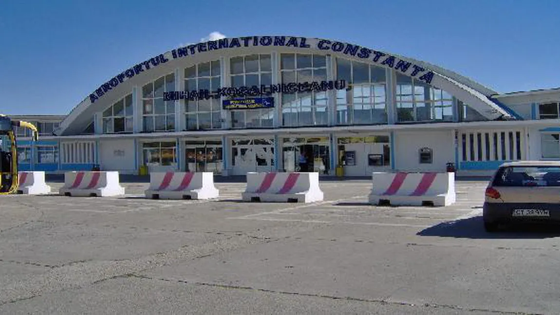 Aterizare de urgenţă în Constanţa: Hubloul unui avion s-a spart în timpul zborului