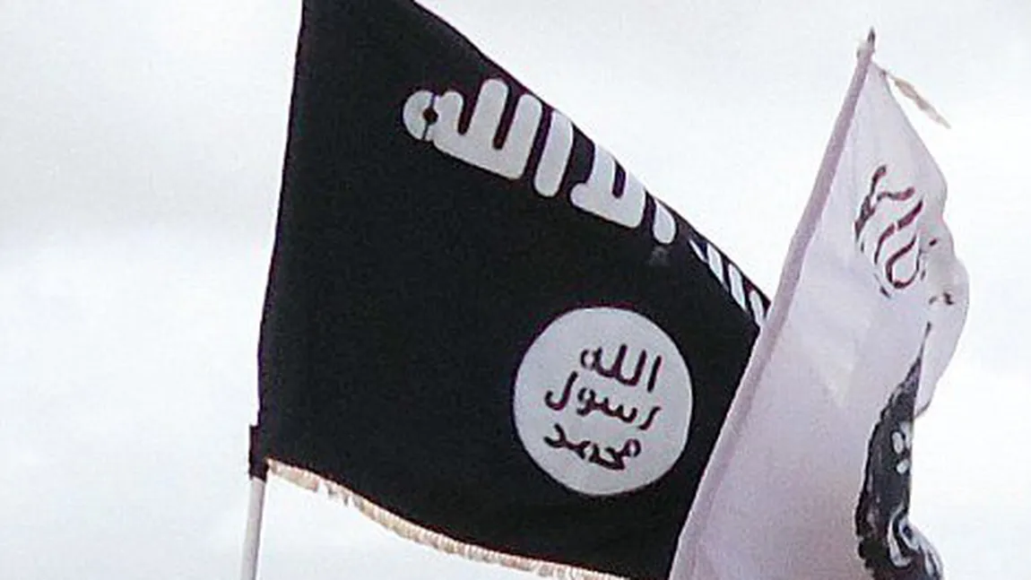 Libia: Steagul Al Qaeda flutură peste oraşul Benghazi. NATO se retrage
