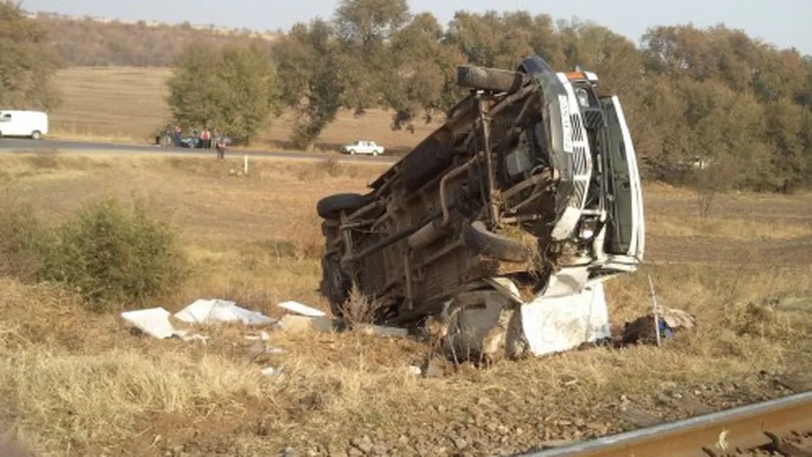 Tragedie în Republica Moldova. Opt morţi, după ce un tren a intrat într-un microbuz