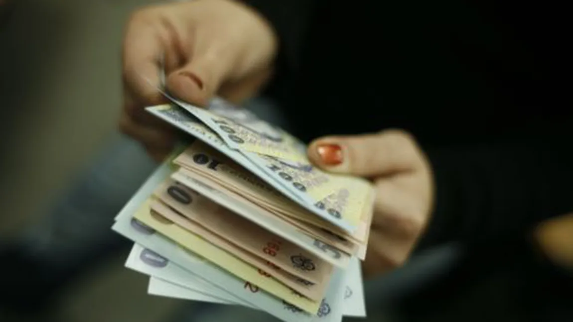 Românii, hrăniţi cu speranţe: Salariul mediu net va creşte cu 300 de lei până în 2015