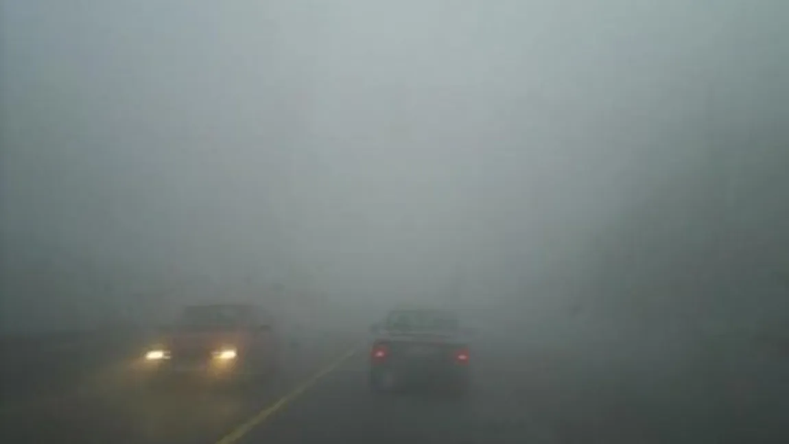Se circulă în condiţii de ceaţă pe mai multe drumuri din ţară