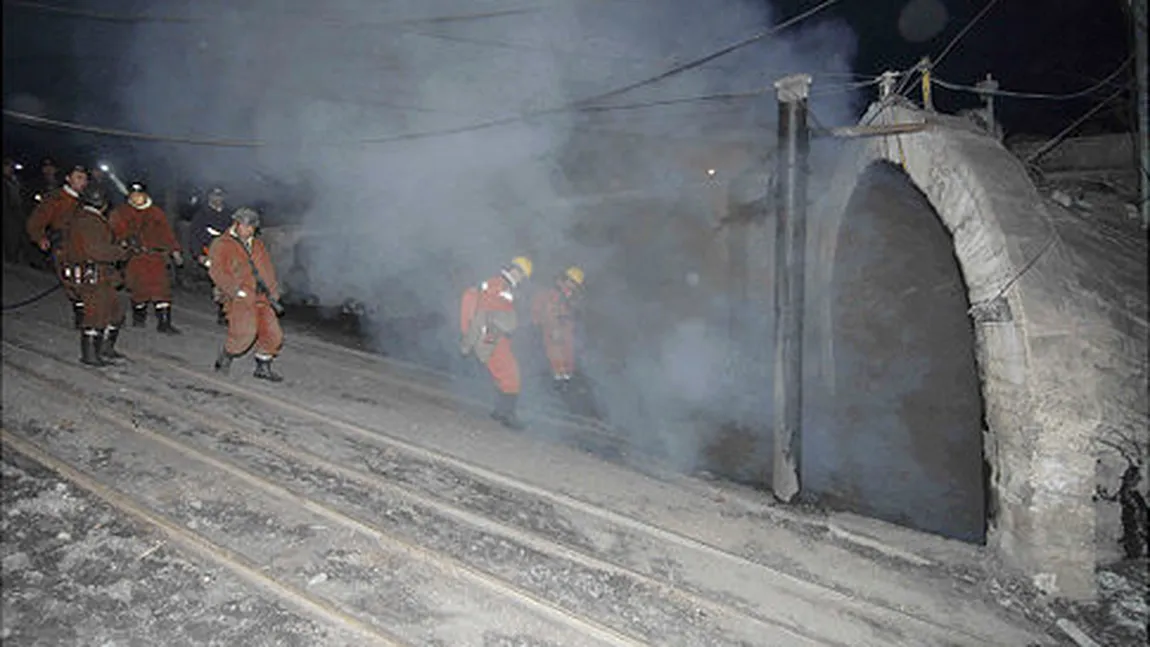 Accident minier grav în China: 19 morţi, 24 de persoane blocate sub pământ
