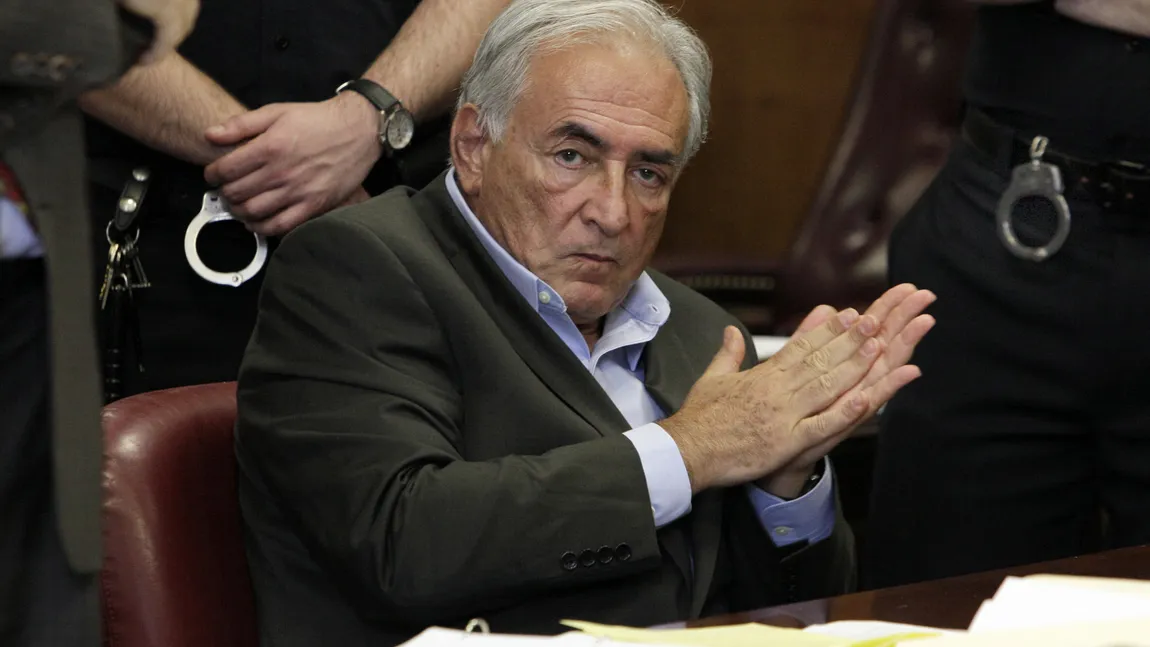 Presa franceză vorbeşte despre viaţa dublă a lui Dominique Strauss-Kahn