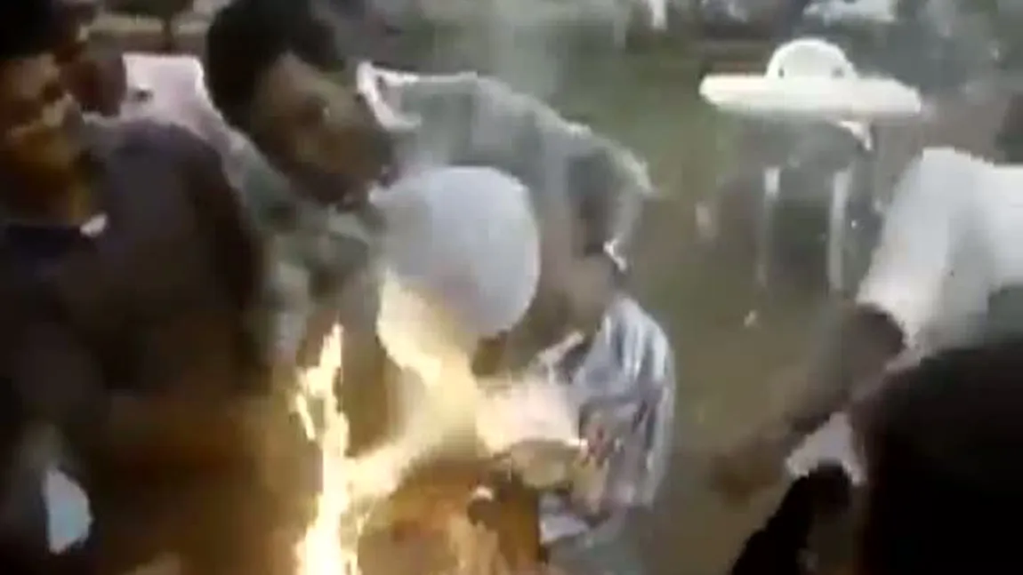I-a luat foc faţa de la artificiile de pe tort VIDEO