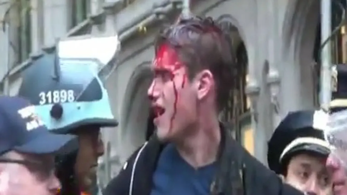 Român participant la mişcarea Occupy Wall Street, plin de sânge la New York VIDEO