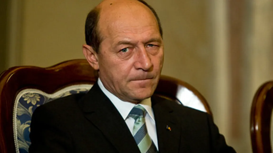 Băsescu sesizează şi el Curtea Constituţională