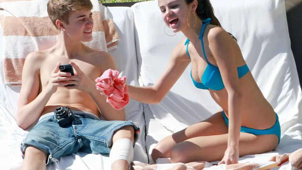 Justin Bieber la plajă cu Selena Gomez FOTO