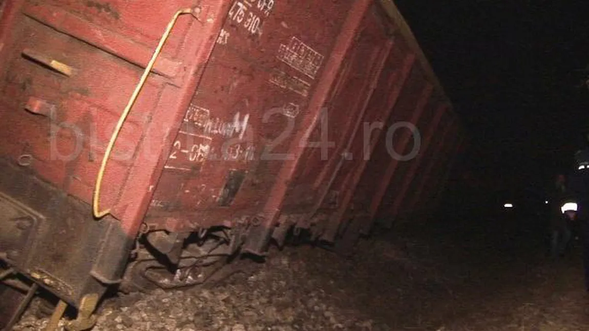 Bistriţa: Un tren încărcat cu lemne a deraiat