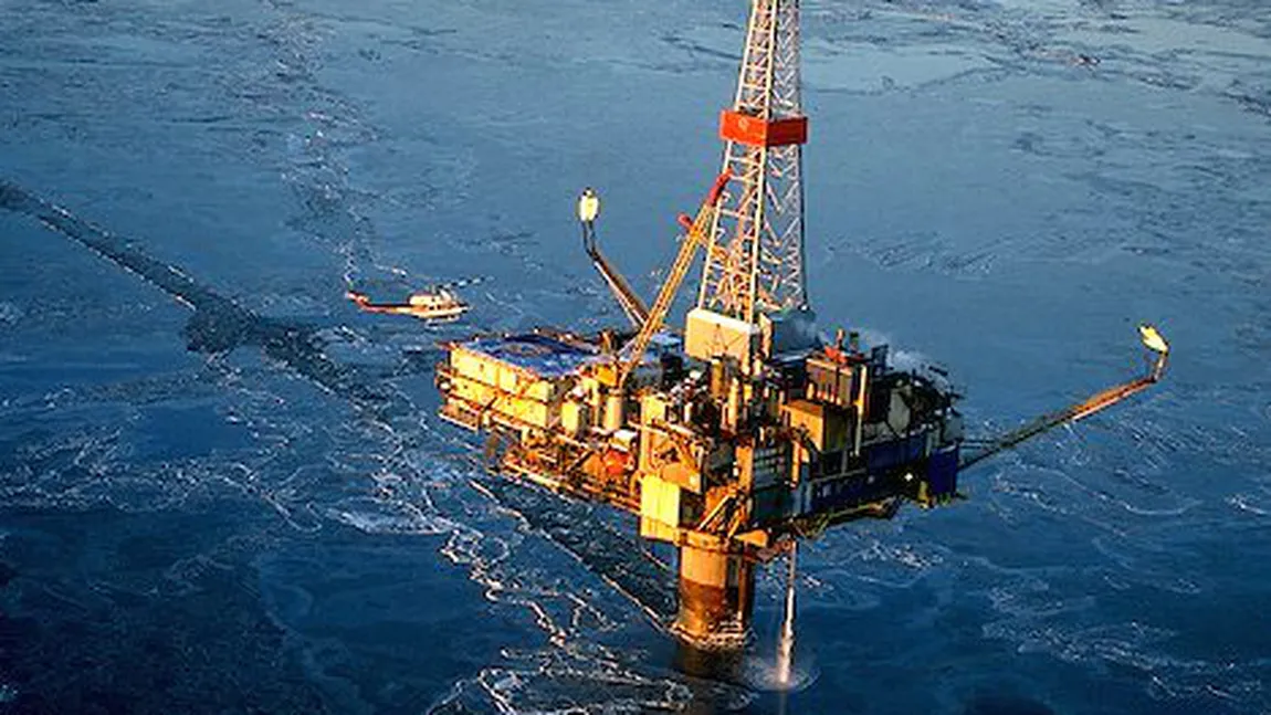 Platformă petrolieră rusească, scufundată în mare. Cel puţin patru morţi