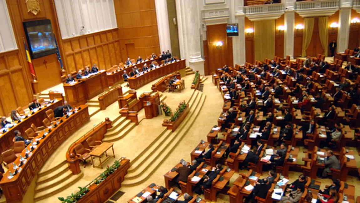 Propunere: Parlamentarii care votează la două mâini, pedepsiţi cu închisoare de la 6 luni la 5 ani