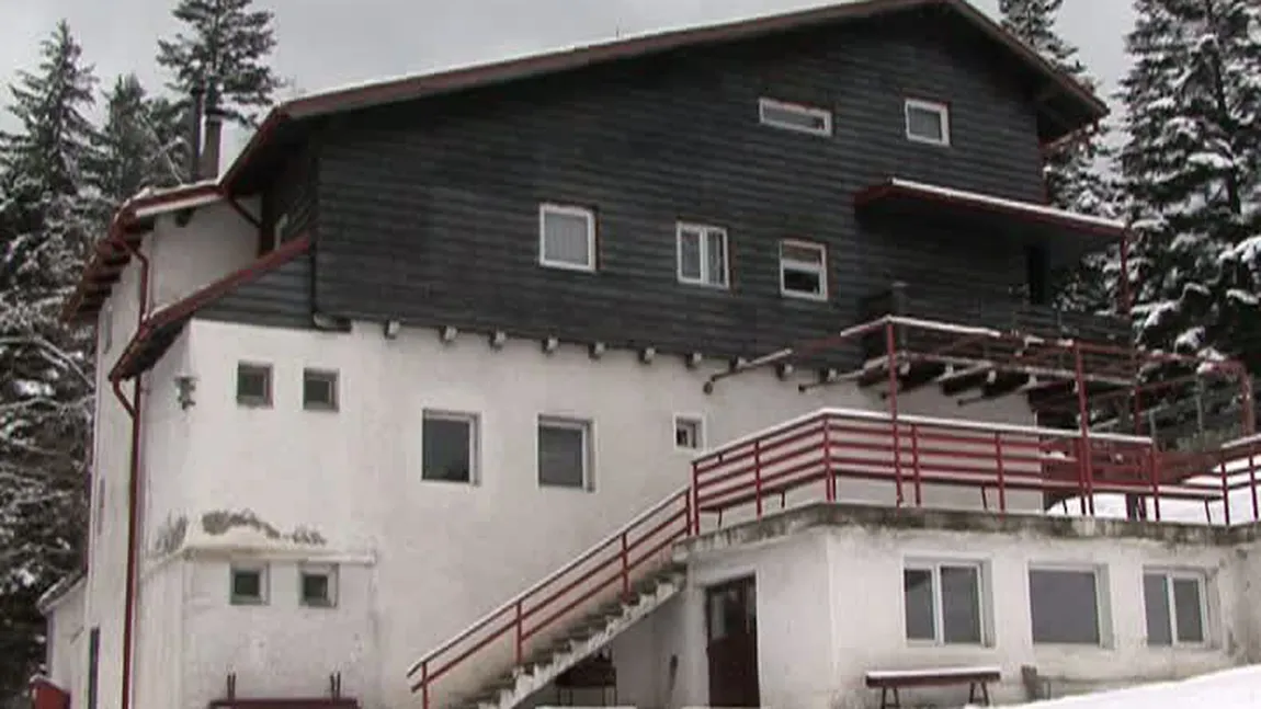 Taberele şcolare stau să cadă. Una singură a mai rămas din cele opt câte erau în Braşov