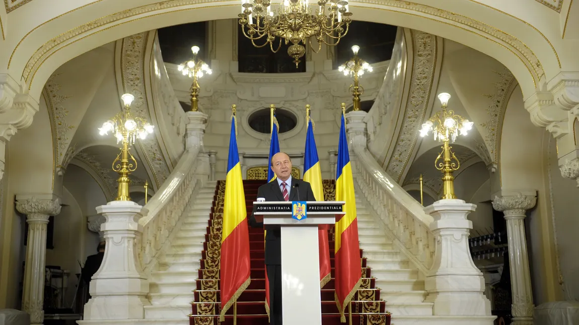 Băsescu: Modificarea Constituţiei este obligatorie. Cine nu vrea să-şi asume responsabilitatea