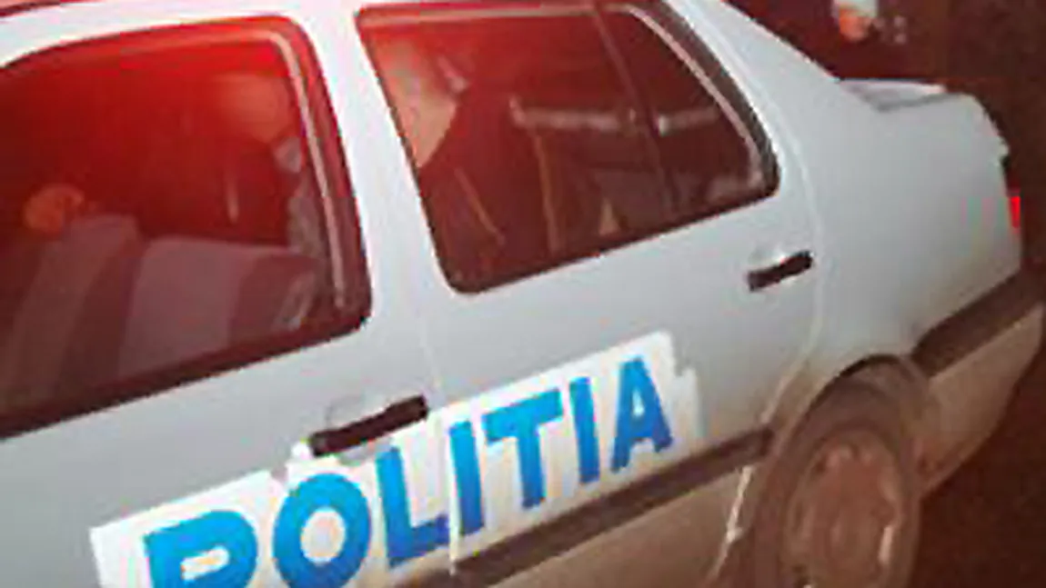 Un poliţist băut a accidentat trei persoane cu maşina de serviciu în Vaslui