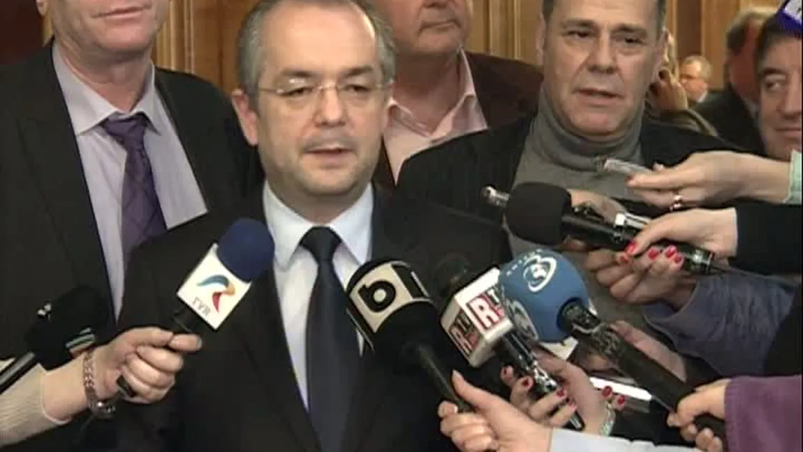 Boc: Sper ca cei din opoziţie să înţeleagă că, dacă vor maşini, diurnă, trebuie să vină la Parlament