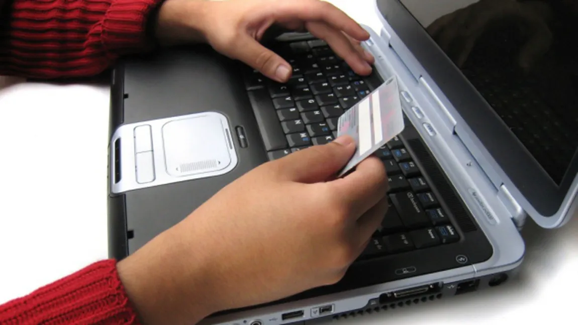 În fiecare zi se încearcă cel puţin 13 fraude la plata online