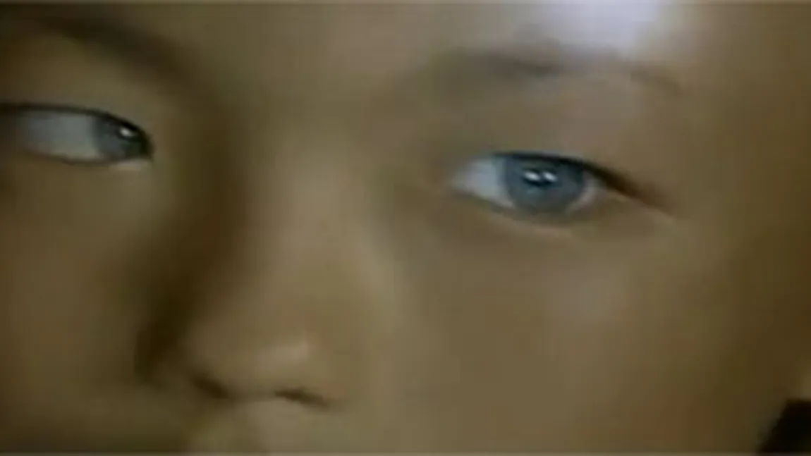 INCREDIBIL Un băieţel din China poate vedea perfect şi în întuneric. El are ochi de pisică
