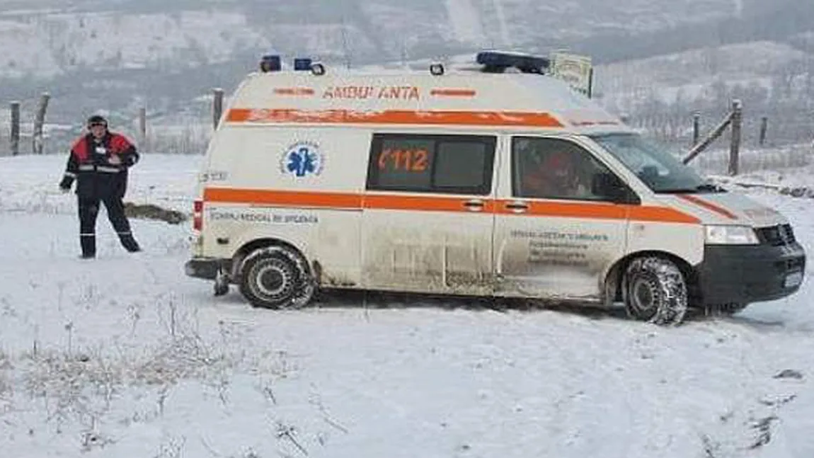 O ambulanţă a străbătut cinci kilometri prin zăpadă pentru a ajunge la o solicitare falsă