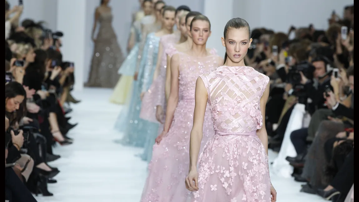 O vară de poveste: Noua colecţie Elie Saab ne încântă cu pasteluri şi delicateţe GALERIE FOTO