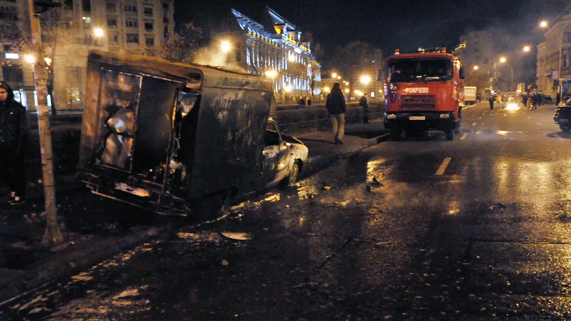 V-au distrus protestatarii maşina? Citiţi cu atenţie asigurarea, s-ar putea să nu primiţi niciun ban