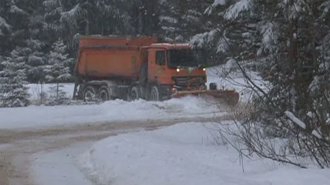 Ninsorile abundente au blocat traficul auto în nordul ţării VIDEO