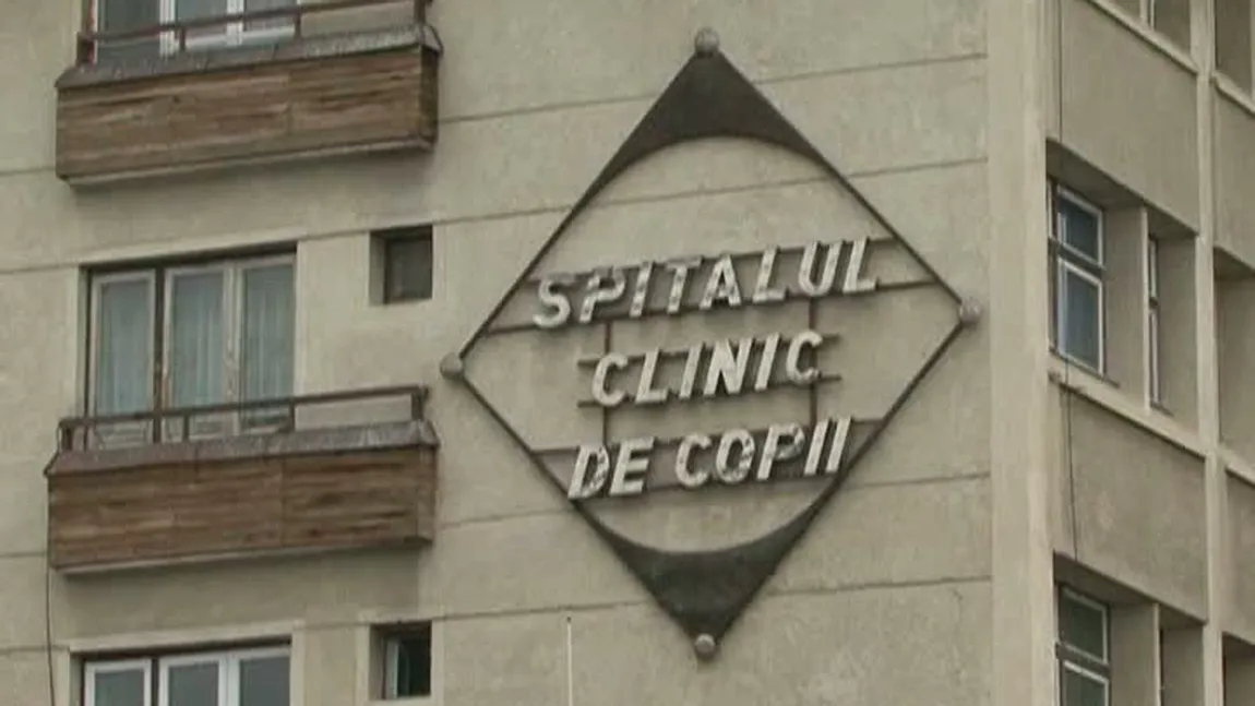 Caz şocant la Braşov: Doi gemeni au ajuns la spital cu leziuni grave din neglijenţa părinţilor