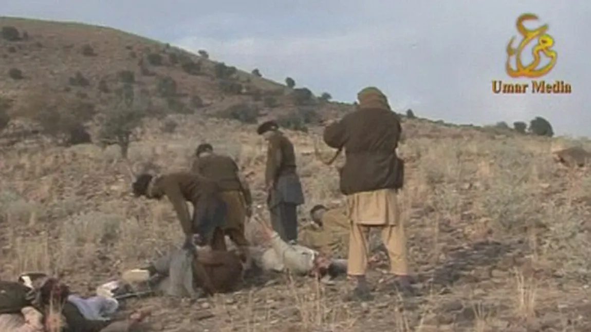 IMAGINI ŞOCANTE 15 militari pakistanezi executaţi de talibani VIDEO