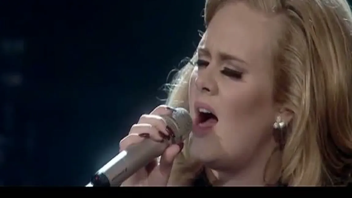 Adele revine pe scenă după ce a suferit o operaţie la coardele vocale VIDEO