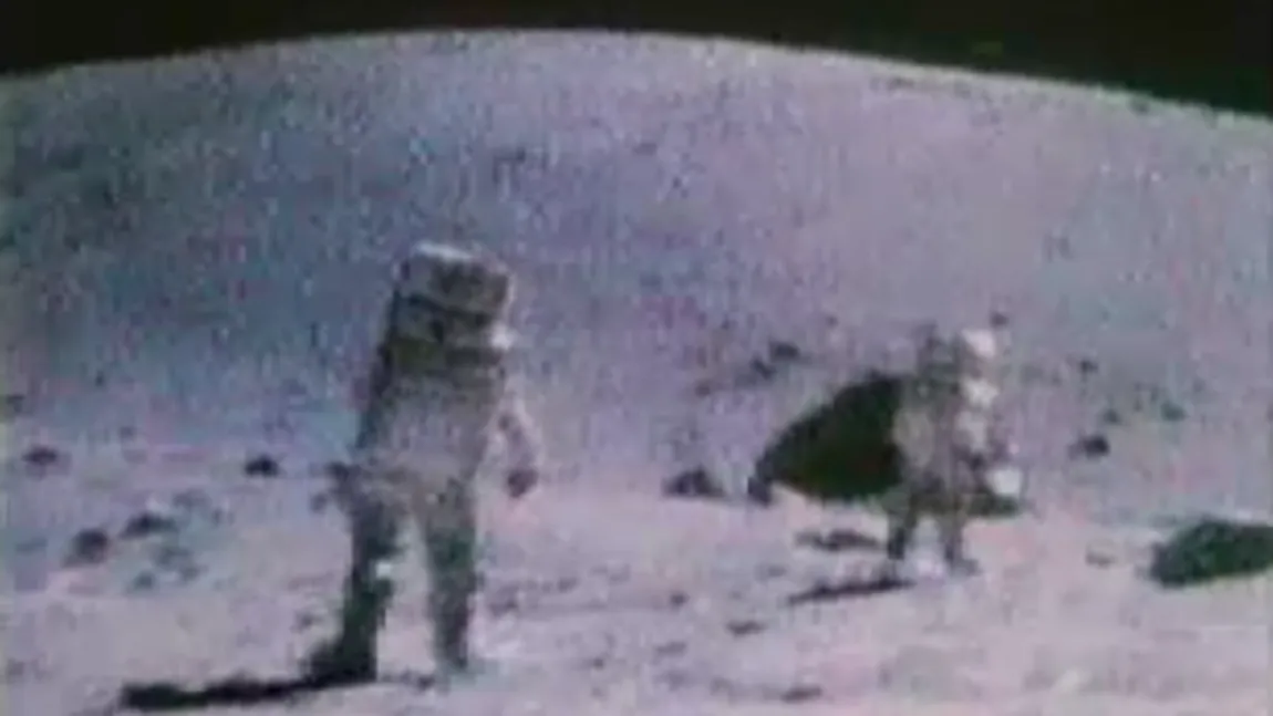 Imagini inedite. Astronauţii Apollo 17 cântă şi dansează pe Lună VIDEO