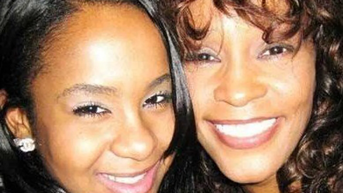Bobbi Kristina, fiica lui Whitney Houston, s-a drogat după ceremonia funerară mamei sale