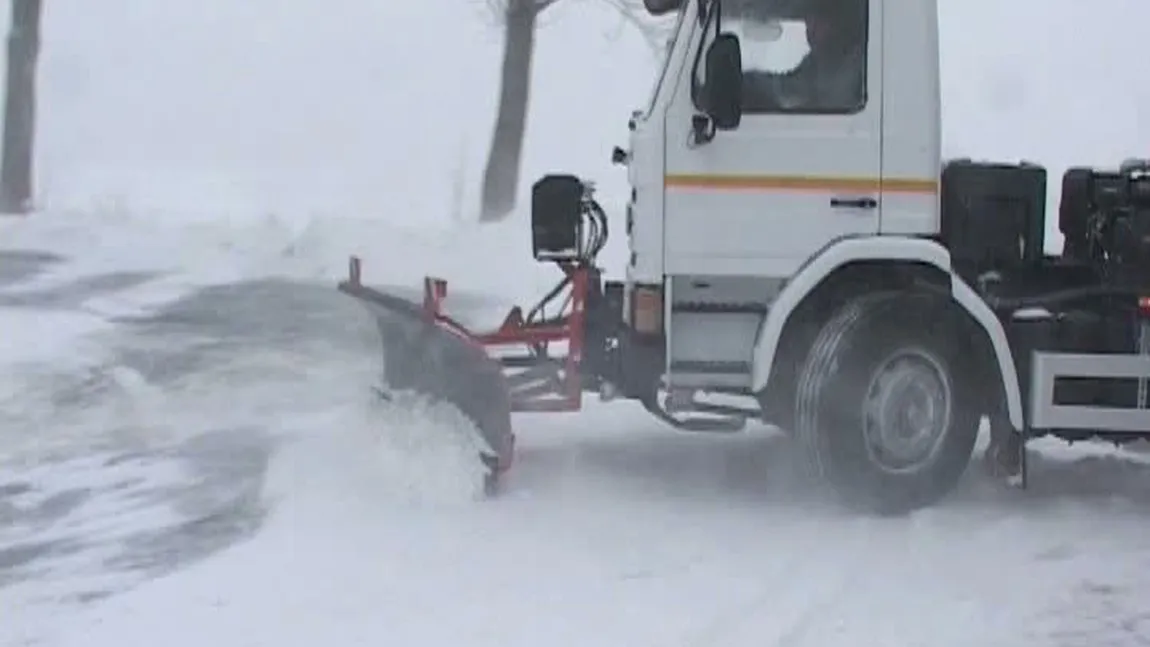 Trafic blocat pe Valea Oltului, în urma unei avalanşe