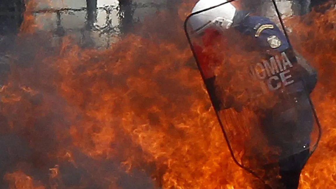 Proteste violente în Grecia. Centrul Atenei, în flăcări