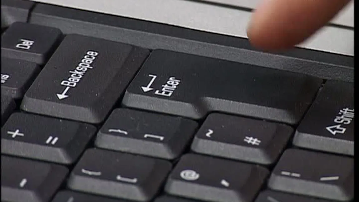 Atenţie cu cine încheiaţi afaceri pe internet! Un bărbat a fost înşelat cu 13.000 de euro