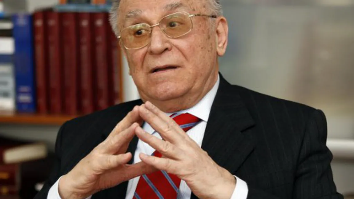 Iliescu, despre Legea lustraţiei: Este o ruşine. Ce facem, întoarcem foaia invers?