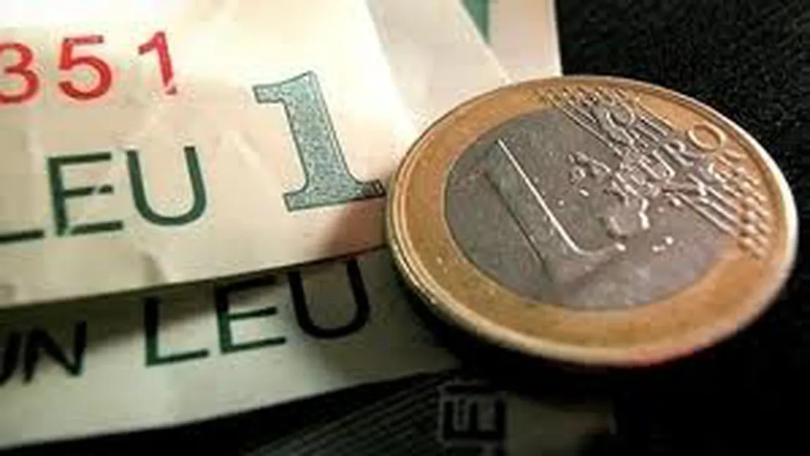 Cursul a închis săptămâna la 4,35 lei/euro